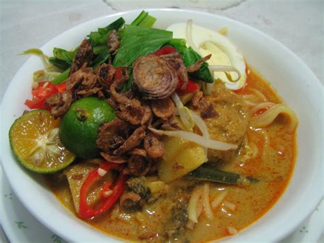 Sehingga kini, mee kari semestinya menjadi pilihan rakyat malaysia kerana rasanya yang pedas berlemak. Resepi Mee Kari