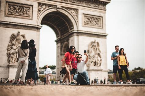 Ways To Take Unique Photos Of Popular Tourist Destinations Travel