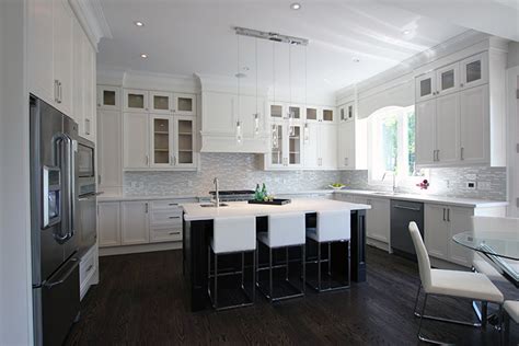 With over 20 years of experience this comes from having years of experience with both residential and commercial custom cabinetry. Toronto and Thornhill Custom Transitional Kitchen Design