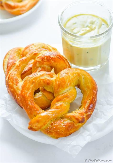 Easy Homemade Soft Pretzels Recipe