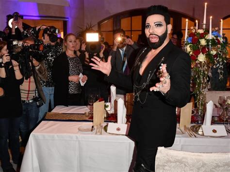 Wie nun bekannt wurde, wollen er und sein langjähriger lebensgefährte dieter schroth (63) heiraten. Modewoche: Berlin Fashion Week: Vom Kaufhaus bis zur ...