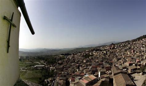 Italy Government To Appeal Ruling On Classroom Crucifixes