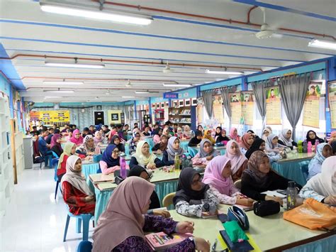 Koneksi matematik terjadi antara matematika dengan matematika itu sendiri atau antara matematika dengan di luar matematika. Sekolah Menengah Kebangsaan Datuk Haji Ahmad Badawi ...