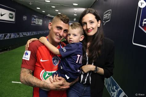 Marco verratti est une femmeparis marseille lyon lille breton alsace créteil monaco montpellier fra. Marco Verratti, sa femme Laura Zazzara et leur fils ...
