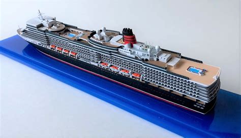 Queen Victoria And Queen Elizabeth Cruise Ship Models 11250 Scale By