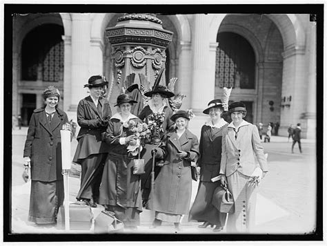 1914 H261 4304 Woman Suffrage First Group In Political Campaign