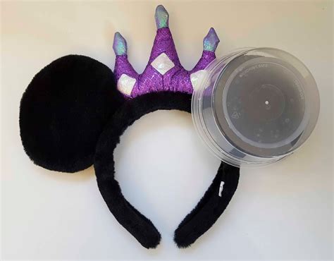 I found a couple of videos on how to make these darling mickey mouse ears. ChemKnits: DIY Mickey Ears - Buzz Lightyear and Olaf