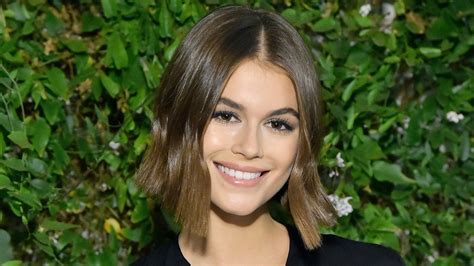 Kaia Gerber Debuted A Long Bob With Curtain Bangs — See Photos Allure