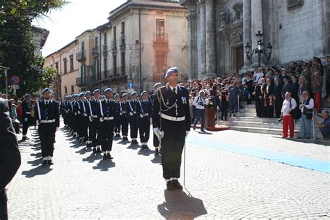 La brigata sassari con banda alla sfilata del 2 giugno 2013, festa della repubblica. PARATA DEL 2 GIUGNO:UN SULMONESE SCORTERA' LA BANDIERA ...