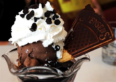 It is a cozy restaurant that makes it easy for friends to eat ice cream with friends, close friends swensen's is an ice cream cafe. A Coffeeholic's Travel Tale: Bangkok 2012: Swensen's Ice ...