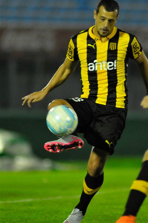 El partido tendrá lugar en el estadio estadio complejo rentistas en la ciudad montevideo, uruguay. Peñarol venció 3-1 a Rentistas en el Estadio Centenario ...