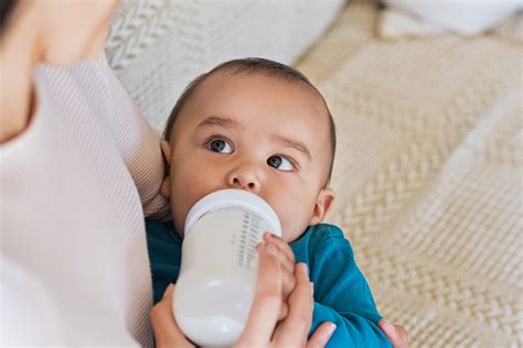 Paced Bottle Feeding: What Is It And How To Do It - TTN Baby Warehouse