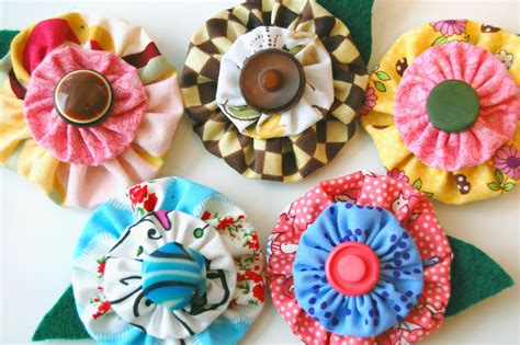 I made hard choices before. Yo-yo Flower Pins - Sewing Projects | BurdaStyle.com