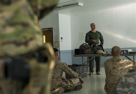 Protecting Our Own Soldiers Marines Train Against Active Shooters Us Army Reserve News