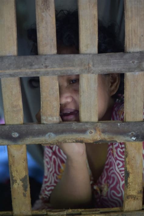 Indonesias Mentally Ill Languish In Shackles Daily Mail Online