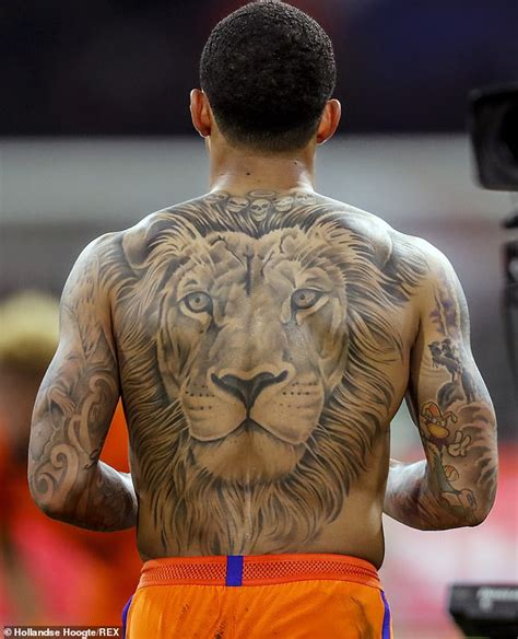 Depay With His Lion Memphis Depays Tattoo In His New Book Heart Of