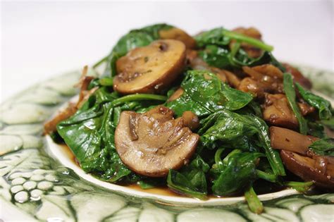 It's shaggy for a while, but comes together with a little coaxing. Italian Sausage, Spinach And Mushroom Recipes / Sausage ...
