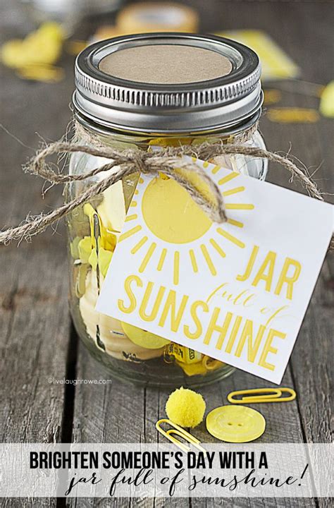 Not everyone has the courage to stick to what they believe. Handmade Gifts - Sunshine in a Jar | Happy jar, Mason jar ...