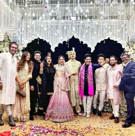 Unseen Pictures Of Sidharth Kiara S Wedding Surfaced Bride And Groom Seen With Wedding Team