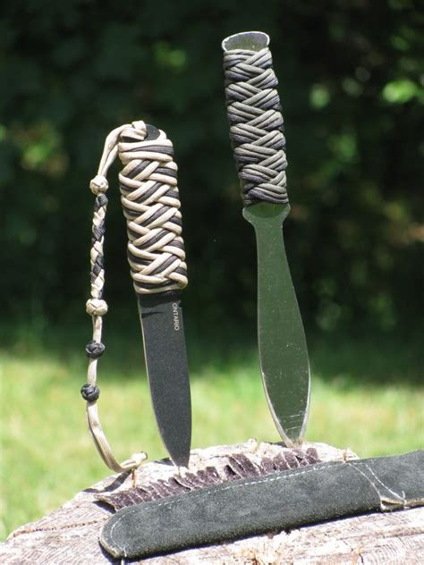 | this paracord project is stylish, functional, and helps you make a paracord braid without using a paracord jig. Sweet parachord braids for knife grips. | Paracord knife handle, Paracord braids, Paracord knife