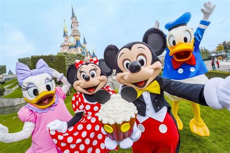 Mickey Disneyland Paris 2016 Des Surprises Pour Lanniversaire De