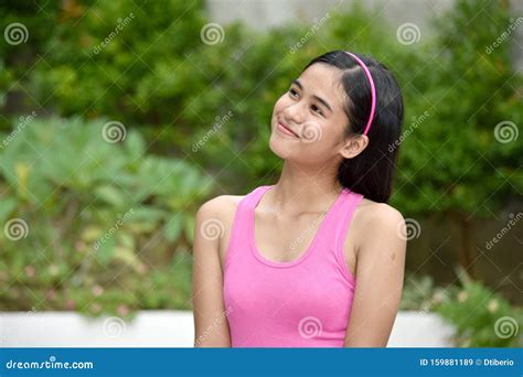 une jeune fille philippine très mignonne image stock image du jeunesse adorable 159881189