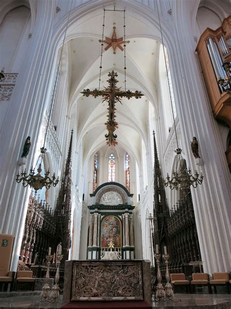 En de legende van silvius brabo en druon. Things to do in Antwerp, Visit The Cathedral(De Kathedraal)