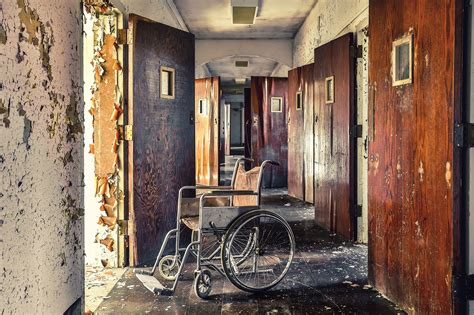 Haunting Photos Of Abandoned Asylums In The United States