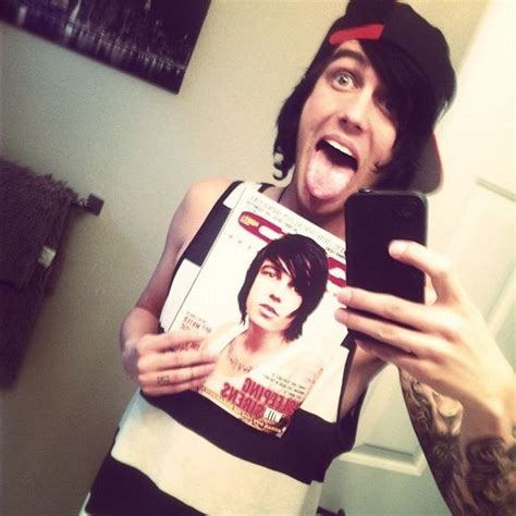 show us your good side kellin quinn of sleeping with sirens sleeping with sirens kellin