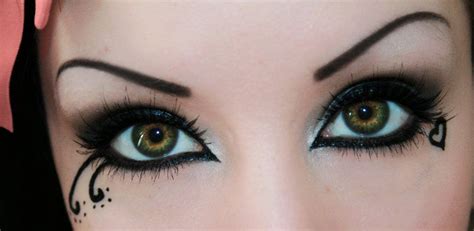 Lovely Just Beautiful I Wanna Try Thisonce I Get Some More Eyeliner