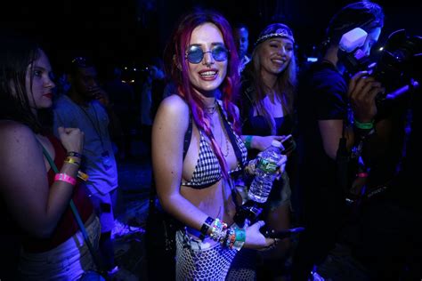 Bella Thorne Dancing In The Crowd At Billboard Hot 100 Festival In New York 08 19 2017 Hawtcelebs