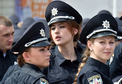 10 hottest female officers from all around the world genmice