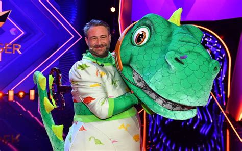 Sasha Ist Der Dino The Masked Singer Sieger Entschuldigt Sich Für