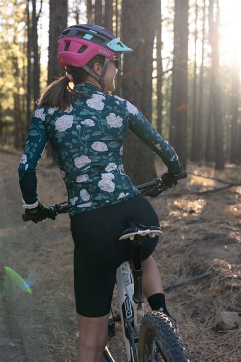 Machines for Freedom essential cycling short jaded rose jersey review ...
