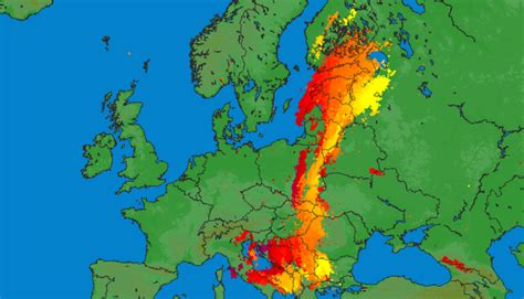 Radar burz działa dzięki rozmieszczonym na całym świecie detektorom wyładowań. Burze i opady rozciągały się w Europie na dystansie ponad ...