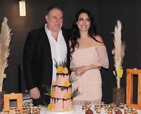 Hepinizin bildiği gibi 19 yıllık evliliğimizi iki ay önce. Halka dizisinin İlhan Tepeli'si Burak Sergen yok artık ...