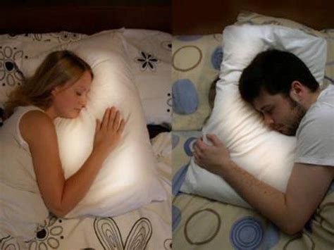 Use these led glowing pillow and enjoy the optimum restful feeling. This Pillow Glows When Your Long-Distance Partner Goes To ...