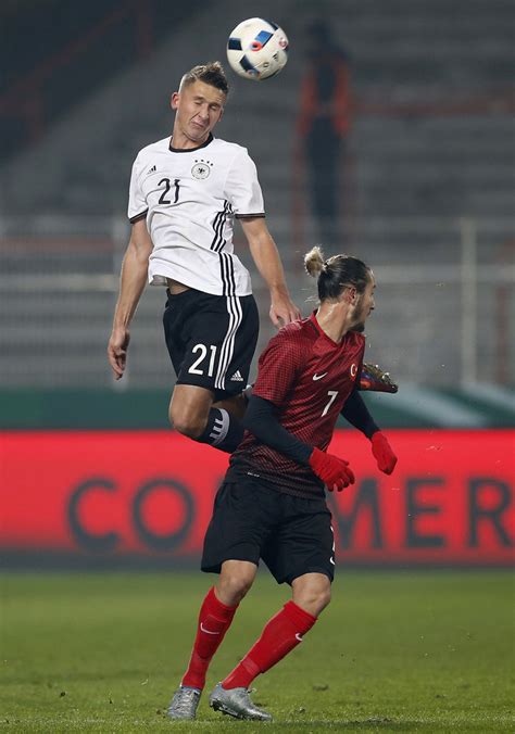 Trabzonspor alt yapısında futbol hayatına başlayan yusuf yazıcı, sırasıyla trabzonspor u16, u17, 19, 21 takımlarında forma giydi. Yusuf Yazici Photos Photos - Zimbio