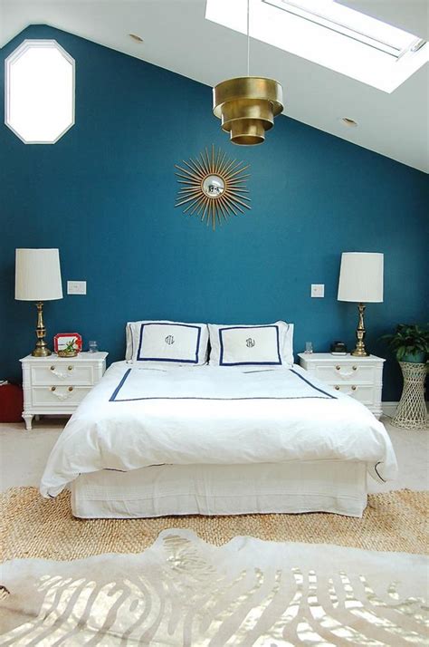Gli arredi delle camere e camerette da letto possono essere tinteggiate con tecnica decapè, tinteggiature classiche come color cuoio. Camera da letto blu: le tonalità più belle per la zona ...