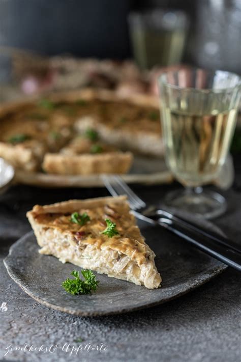Einfaches Rezepte für cremigen Zwiebelkuchen mit Schmand ohne Hefe