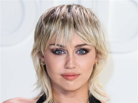 Miley Cyrus Describes How Her Parents Reacted When Private Photos Were