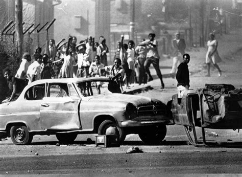 Soweto Upproret Mot Studentprotestet 1976 Möttes Av Polisvåld