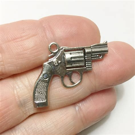 M01502 Silver Morezmore Miniature Gun Pistol Revolver Weapon 28x28mm