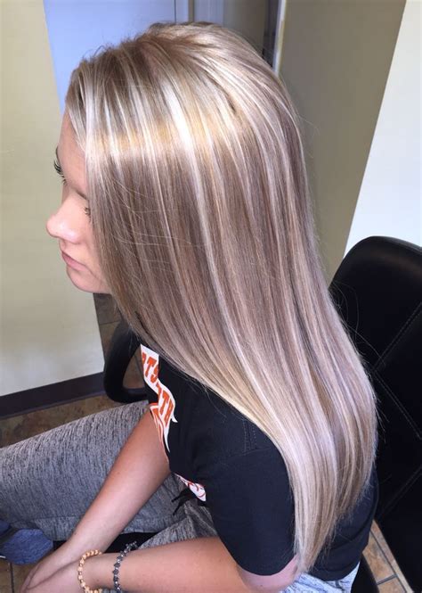 Champagne Blonde Platinum Highlights Pepino Hairstyle Hair Color