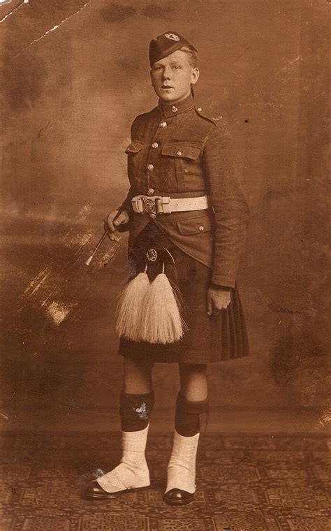 The Queens Own Cameron Highlander 14dj Scottish Warrior Men In
