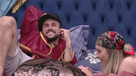 Sim, amiga, você também deve estar indignada. Carla Diaz e Arthur conversam no BBB21 sobre bordão 'Inshalá' da novela O Clone | casa BBB | Gshow