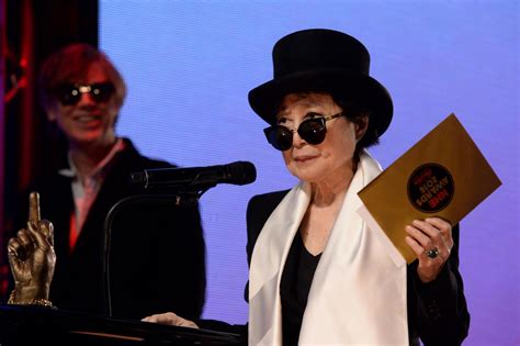 Yoko Ono Ricoverata In Ospedale Escluso Ictus Solo Influenza B Lab Live