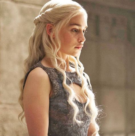 Pin By ꜱᴀꜱʜᴀ On ɢᴀᴍᴇ ᴏꜰ ᴛʜʀᴏɴᴇꜱ Khaleesi Hair Targaryen Hair Daenerys Hair