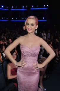 Katy Perry Cleavage In Tight Dress At The Grammy Nominations Concert