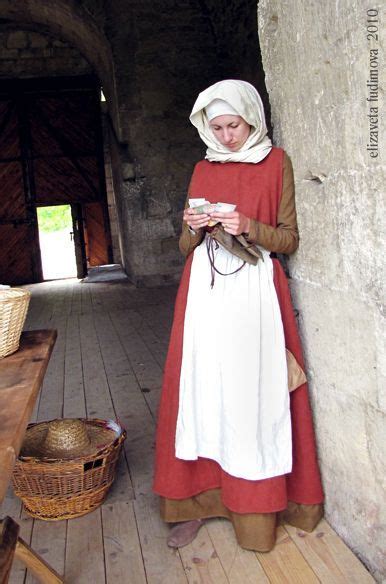 English Peasant Woman Costume Xiv C By Luttrell Psalter Medieval